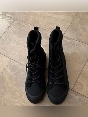 Levi's Men's Black High-Top Canvas Boots with Rope Laces